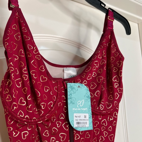 NWT Limited Edition Wine W/ Gold Hearts Waist trainer - Picture 6 of 8